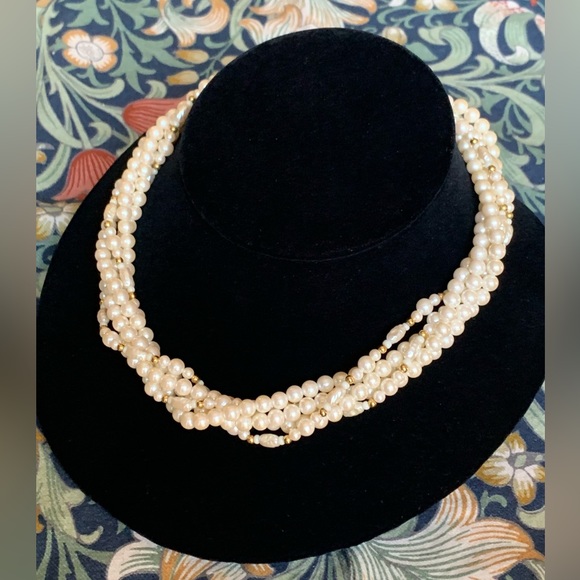 Vintage Trifari Pearl Necklace - Picture 6 of 15